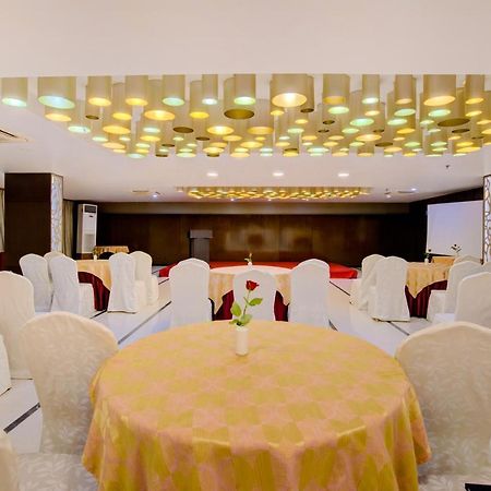 Milestone Hotel And Banquets Siliguri Εξωτερικό φωτογραφία