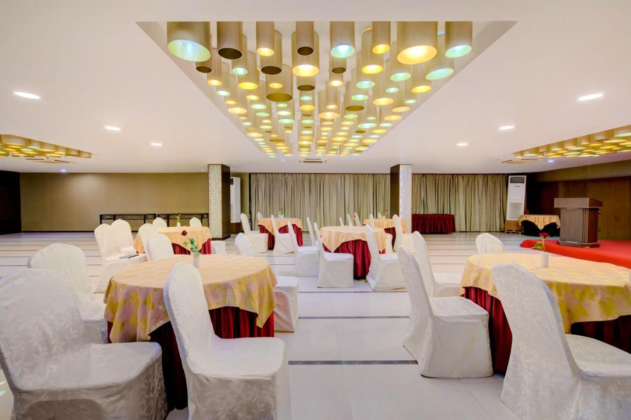 Milestone Hotel And Banquets Siliguri Εξωτερικό φωτογραφία